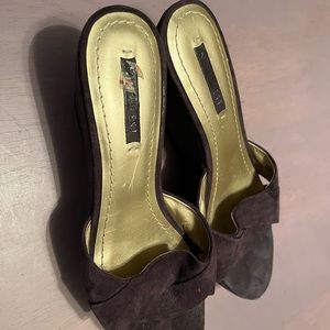 Purple suede Nine West pumps.